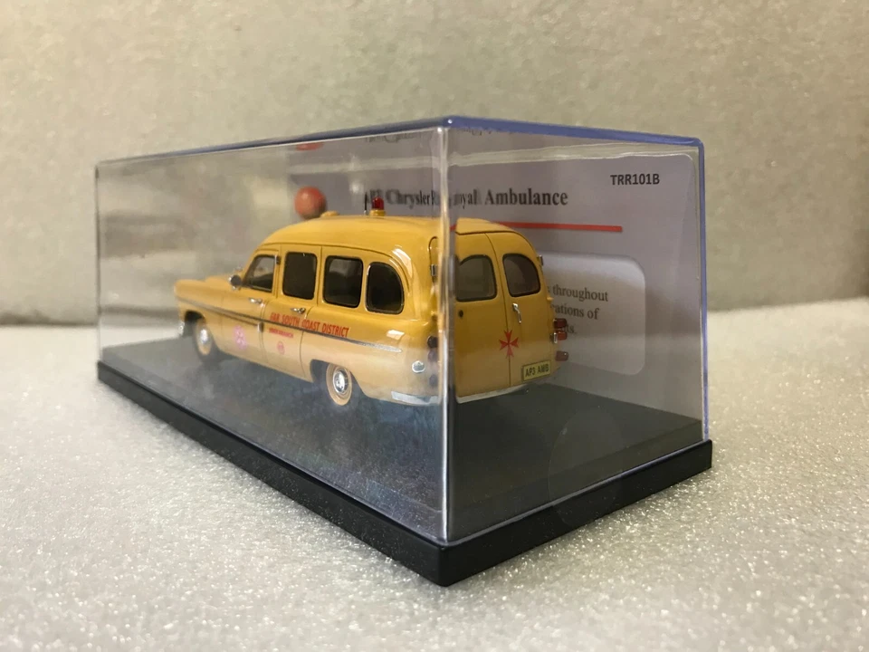 Ambulancia Chrysler 1/43 TRAX TRR101B 1961 AP3 - amarilla Foto 3 de 4