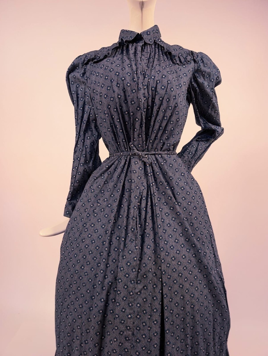 VICTORIAN 19TH C BLUE CALICO PRINT COTTON PRAIRIE WRAPPER DRESS W