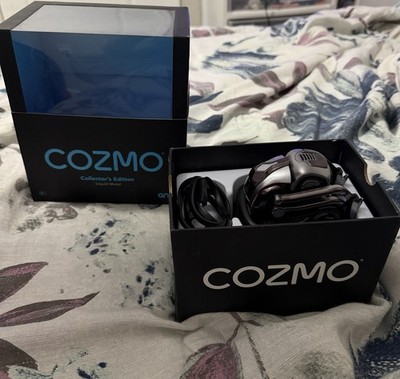 Anki Cozmo Collector s Edition Robot Toy w/ Power Cable & 3 interactive Cubes