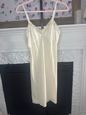 Vintage Vanity Fair Cream Nylon Antron III Lace Trim Full Slip Dress Size 34