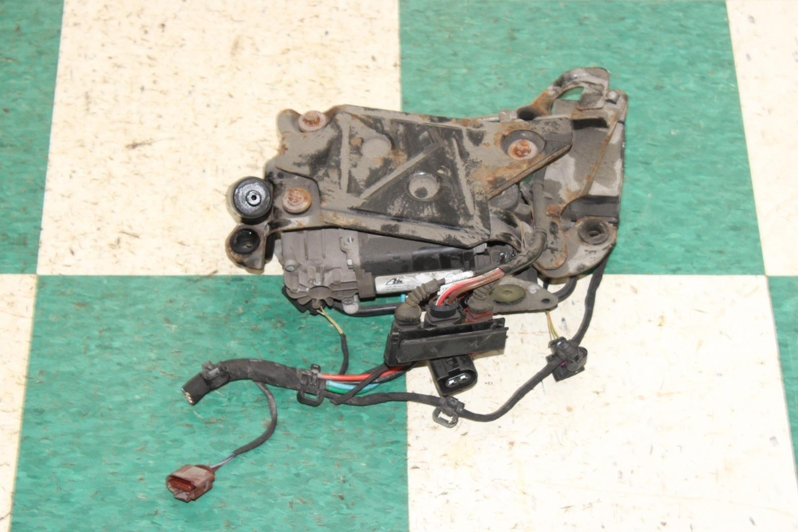 Bentley Flying Spur 2013-2018 Air suspension compressor