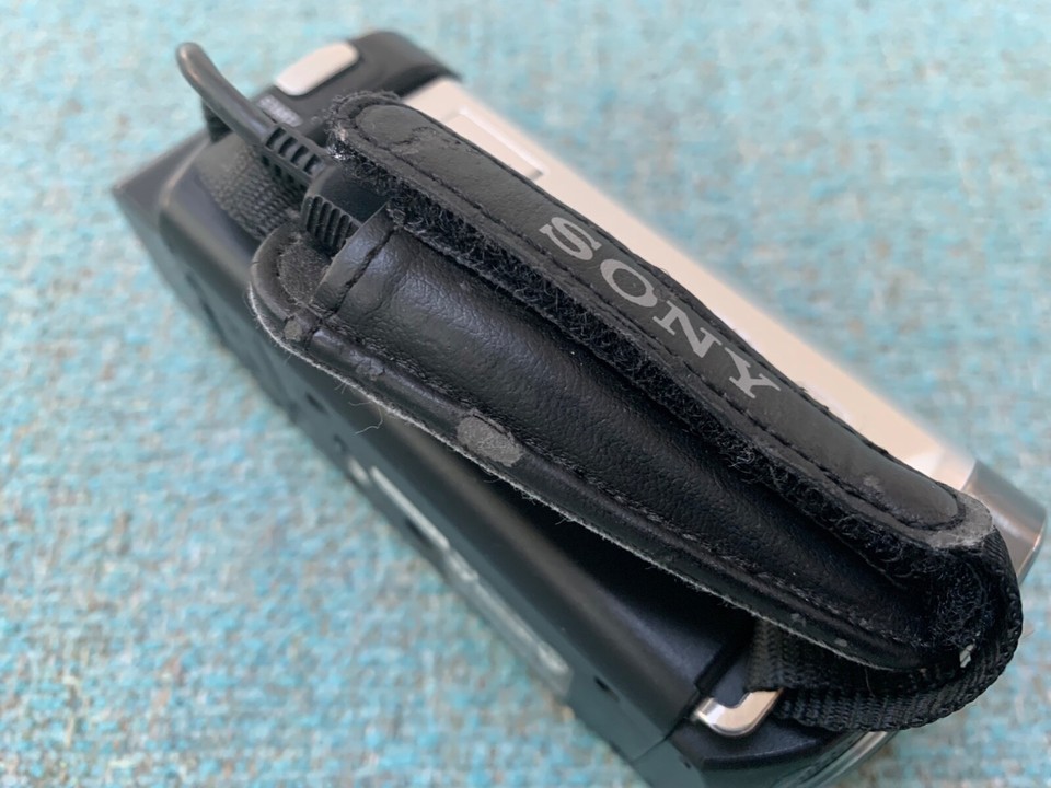 SILVER Sony Handycam DCRSX85 16GB Digital Camcorder + 32GB memory card