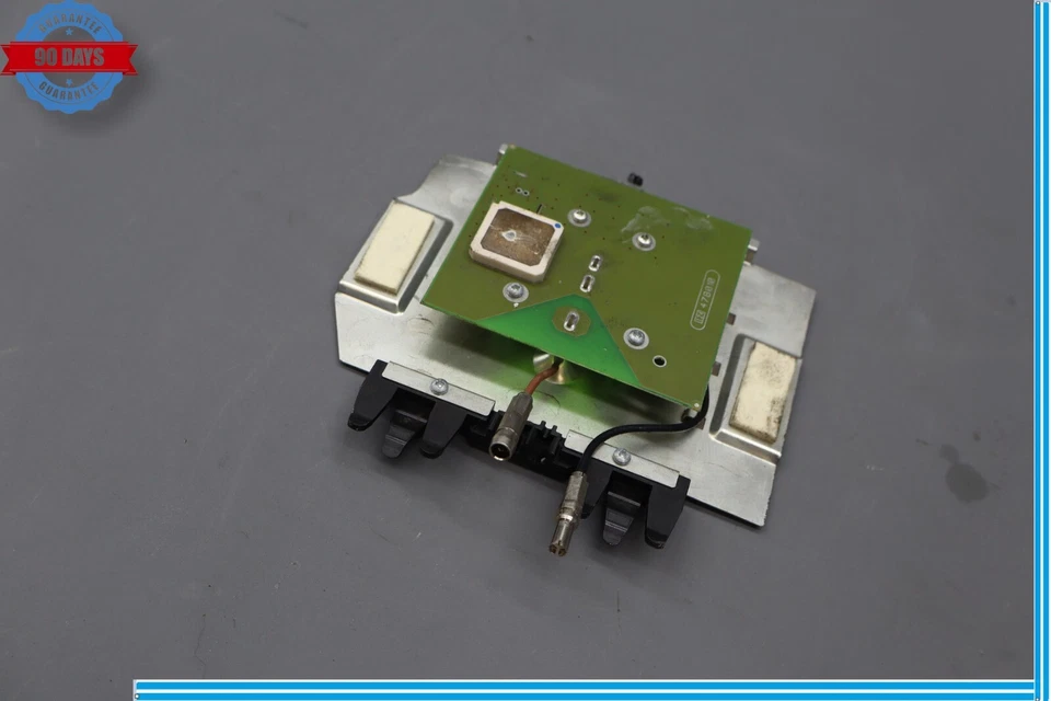 03-09 Amplificador Antena GPS Teléfono Trasero Lado Derecho Mercedes CLK500 W209 OEM Foto 3 de 4