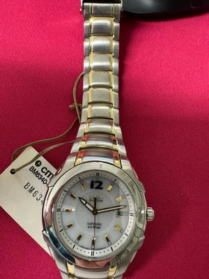 Citizen Eco-Drive Armbanduhr Laden Ausverkauf neuer ungetragener Uhren zum Verk - Bild 1 von 4