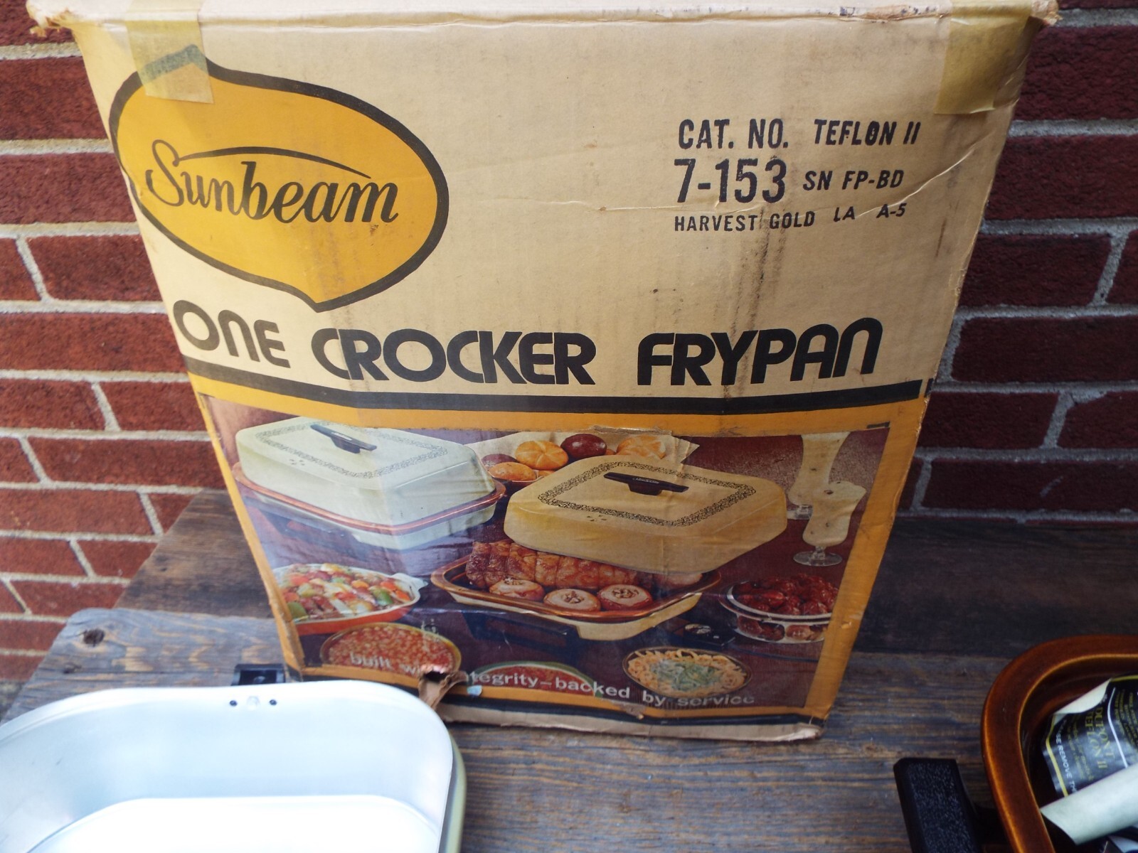 Sunbeam 7153 Crocker Frypan Electric Skillet Crock Insert Harvest Gold