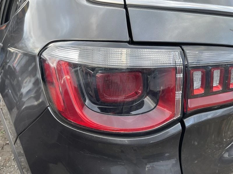 Jeep Compass 2017-2018 luz trasera izquierda cuarto montado 2,4 L a AWD 30 K 52128 Foto 3 de 4