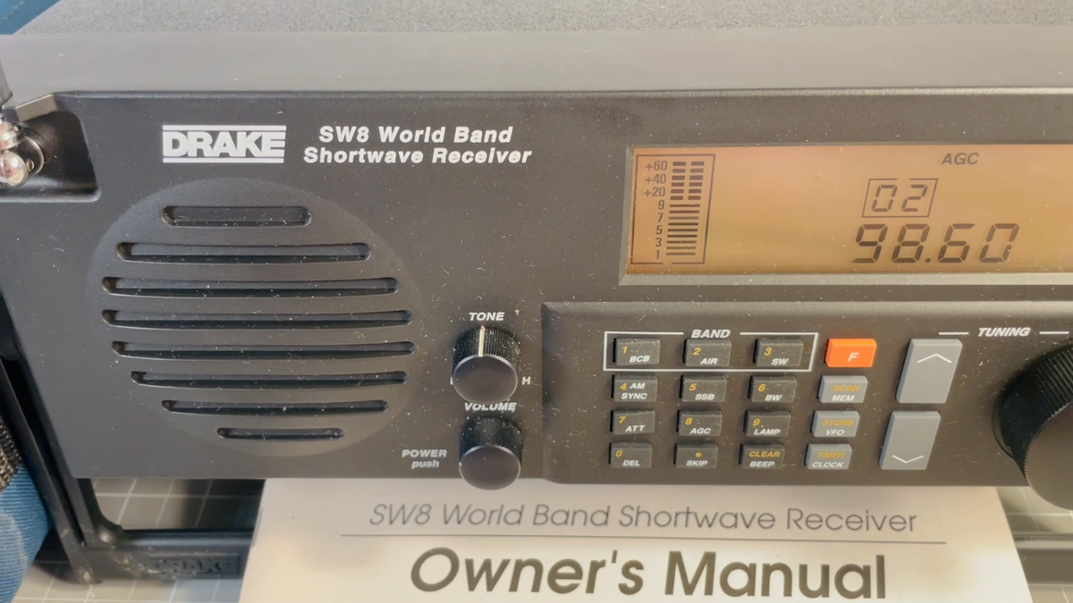 Drake SW8 Vintage World Band Shortwave Radio Receiver w/Blue Case