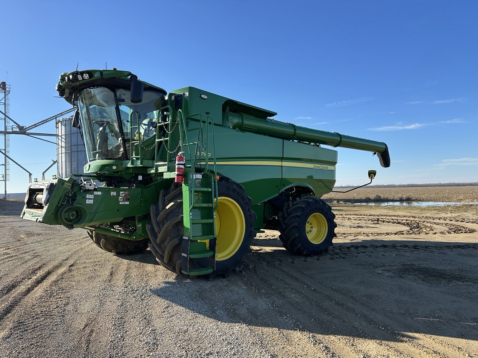 2023 John Deere S790 Combine Low Hours.