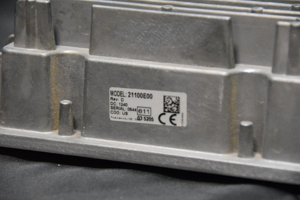 Ecualizador de batería Eaton Cooper Bussman 21100E00 100 amperios 24 a 12 voltios convertible de CC Foto 3 de 4