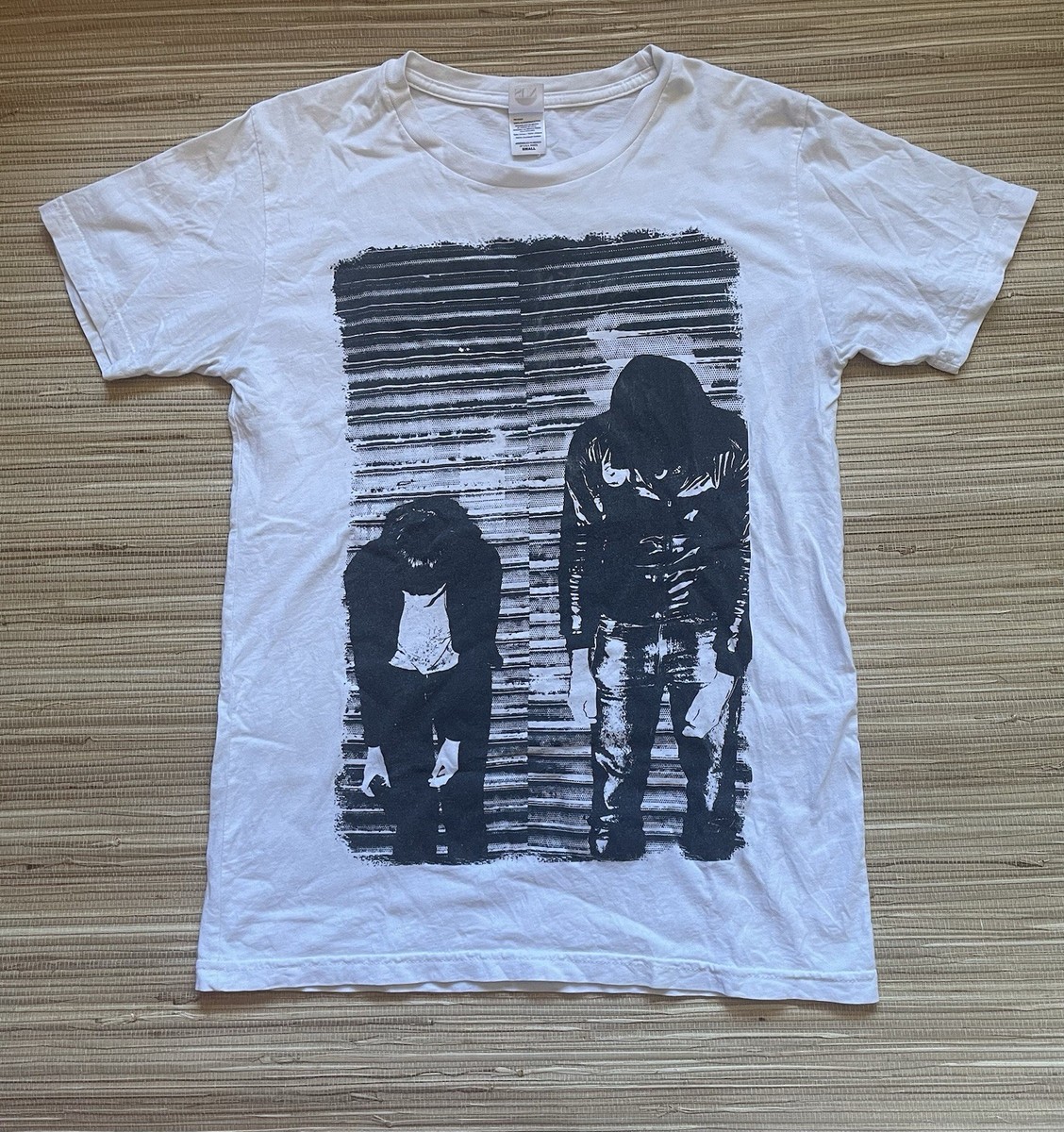 Crystal Castles Graphic T-Shirt White Small Short Sleeve Sun