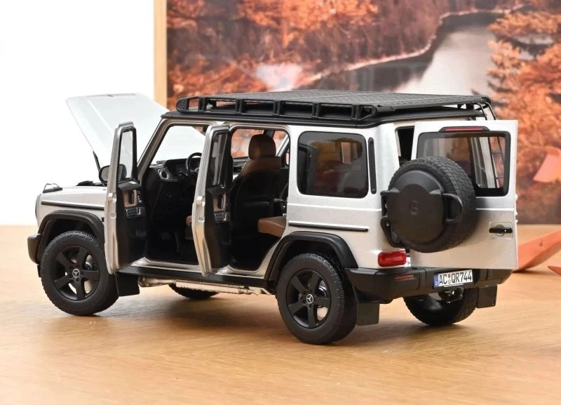 Norev 183030 Mercedes Benz G-Class 2024 Iridium Silver 1:18 - Bild 2 von 4