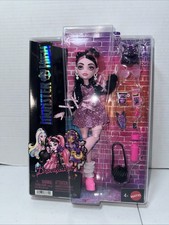 Monster High Draculaura Doll New Beautiful Pink Hair Streak