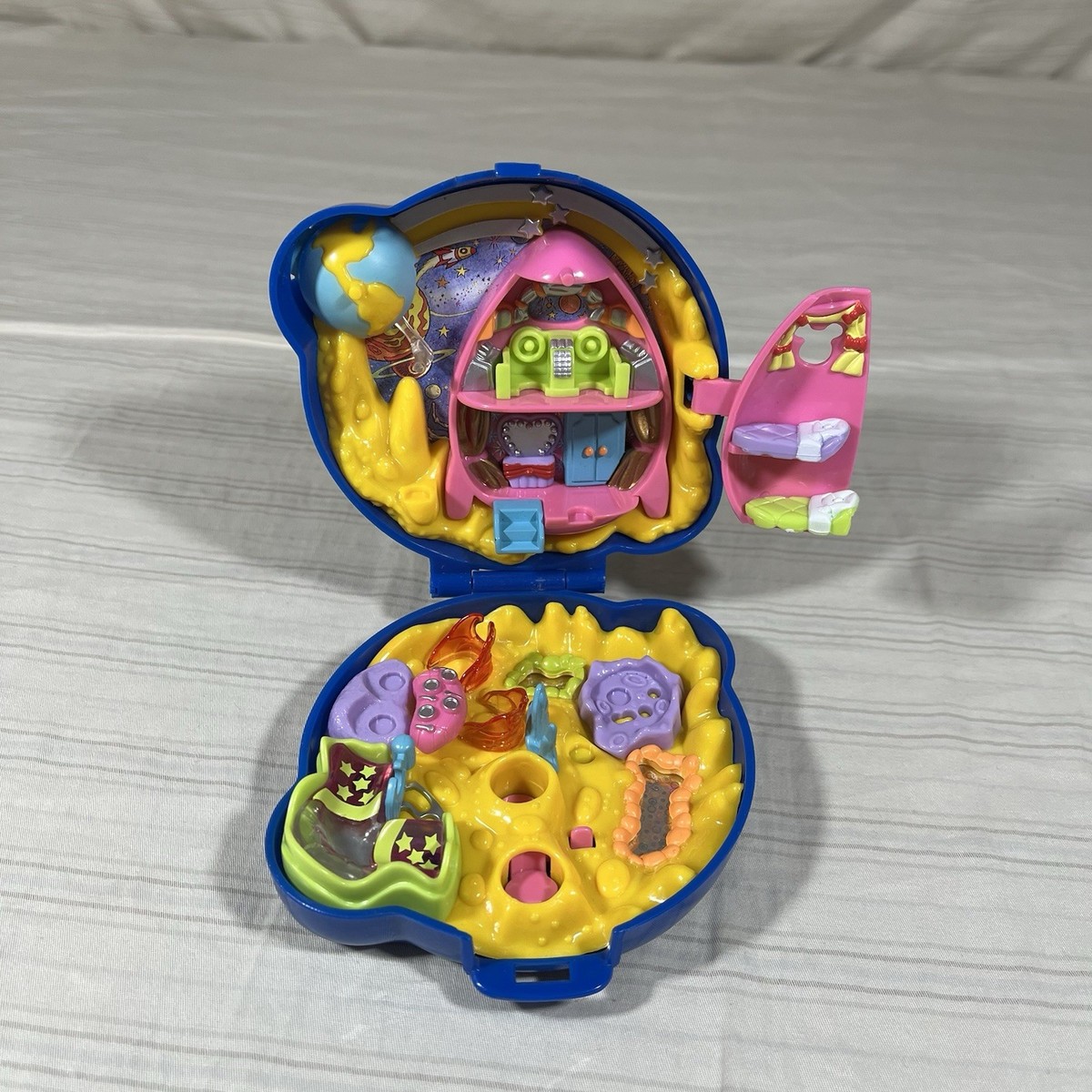 Vintage Polly Pocket Disney Minnie Mouse Space Compact Playset