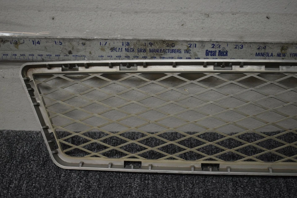 Grelha central BMW 335I 2008-2011 FABRICANTE DE EQUIPAMENTO ORIGINAL - Imagem 2 de 4