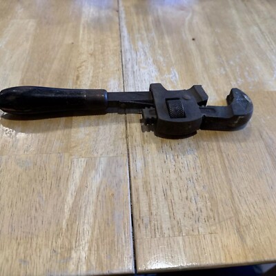 Vintage Walworth Mfg Co 10  Double Spring Wooden Handle Pipe Wrench