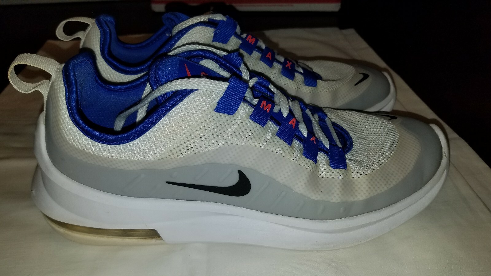 nike air max axis white blue