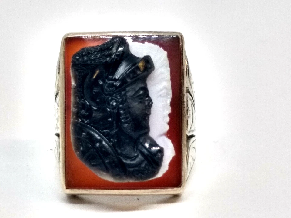 10K, Men's, White Gold Carnelian Ring with Double Soldiers in Alabaster and Onyx - Image 2 of 4