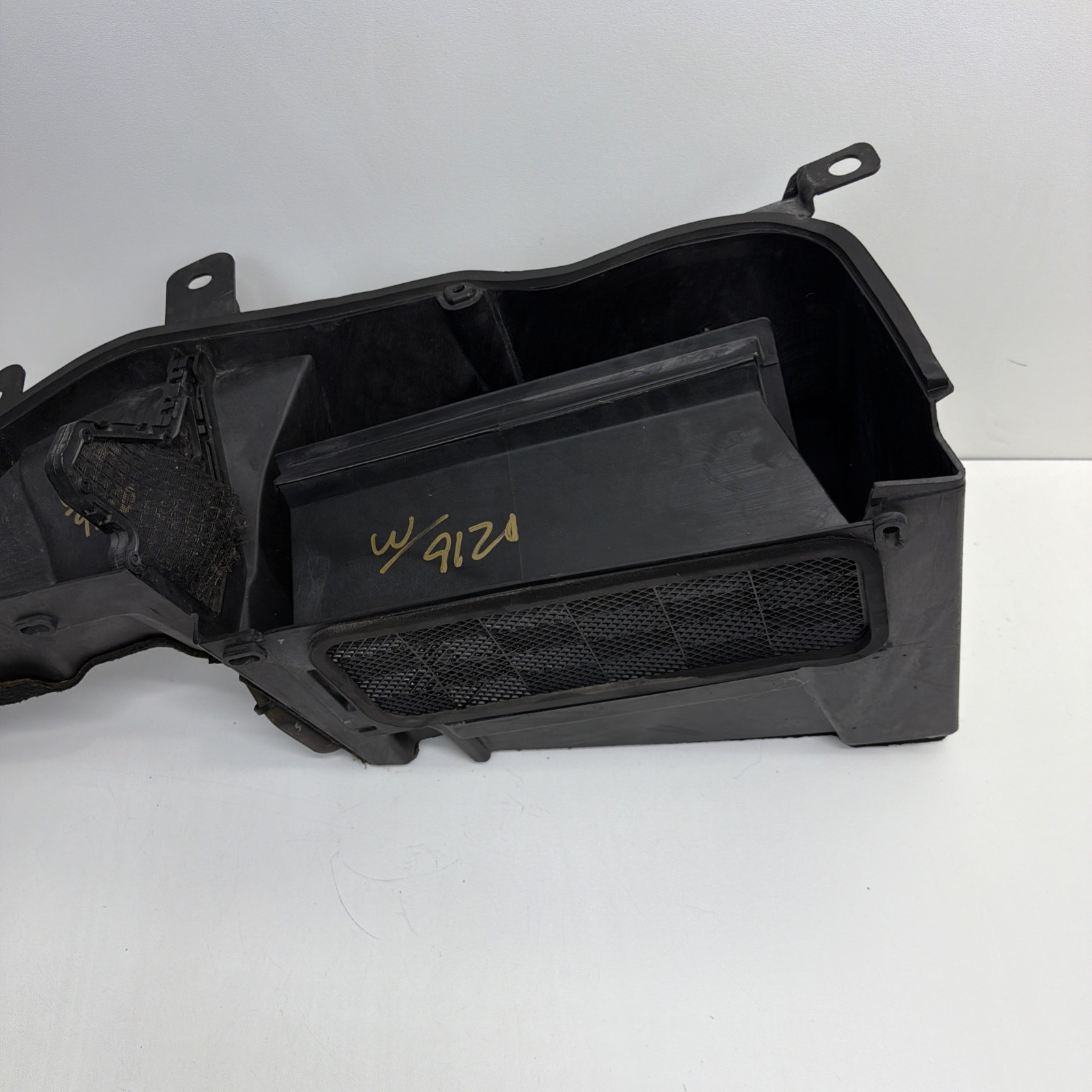🟢2014-2020 MASERATI QUATTROPORTE UNDER COWL AIR FILTER HOUSING OEM.🟢