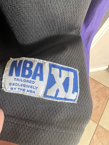 Camiseta vintage Sacramento Kings NBA XL sin mangas negra púrpura hecha en Indonesia - Imagen 2 de 4