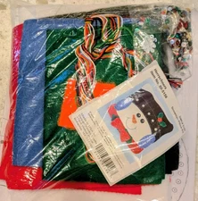 DESIGN WORKS Christmas SNOWMAN PILLOW KIT Felt Sequins Embroidery NIP Craft