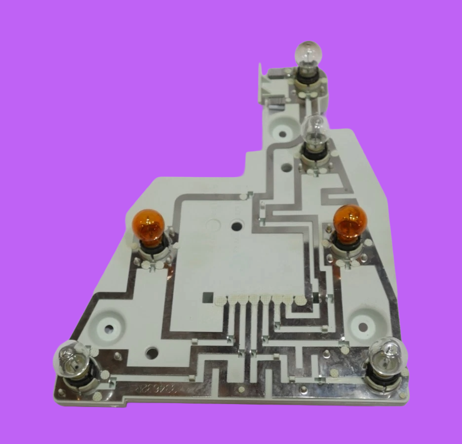 🟩07-09 Mercedes W211 E350 RIGHT tail light bulb holder HALOGEN