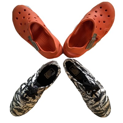 youth camo crocs size 5