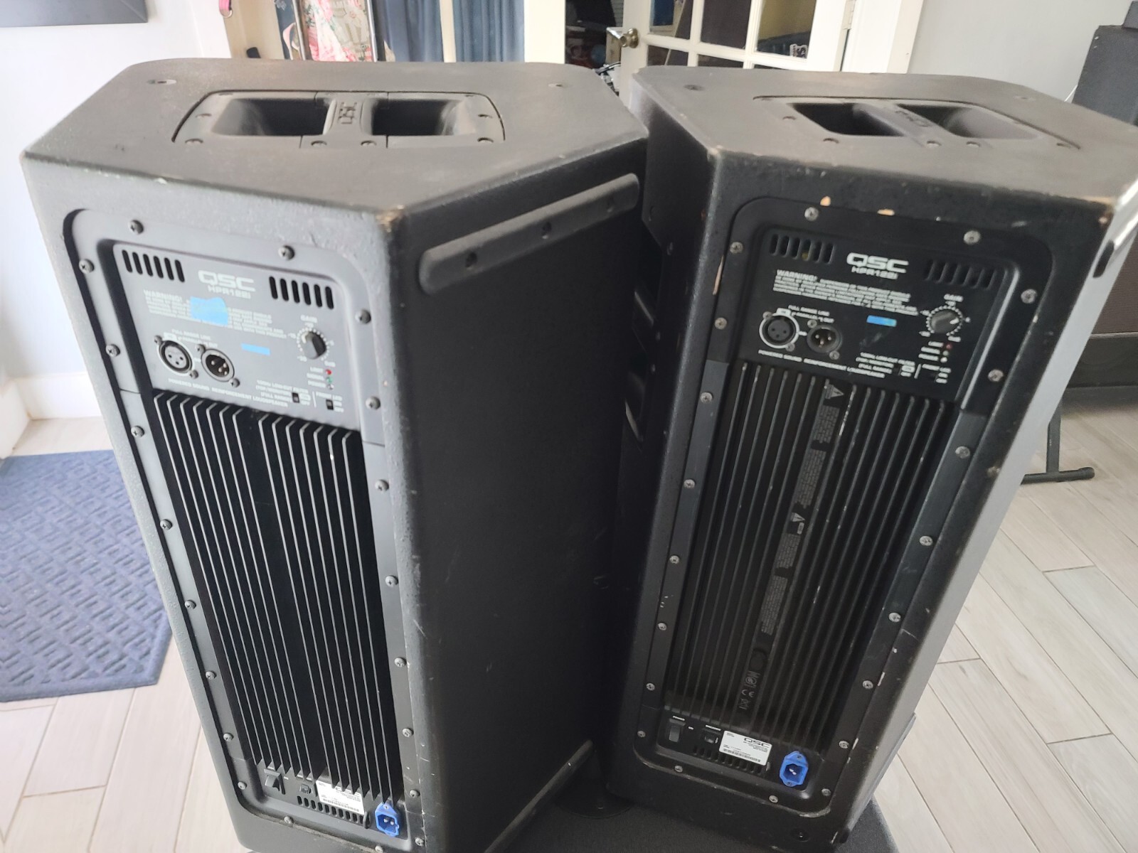 QSC HPR122i 500W POWERED P.A. Speaker Pair VERY GOOD COND LOCAL SO FL P