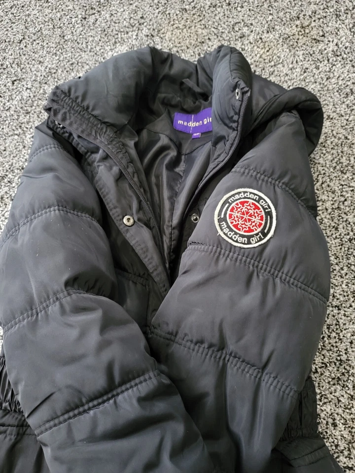 Abrigo largo para mujer Madden Girl talla SP color negro Foto 3 de 4