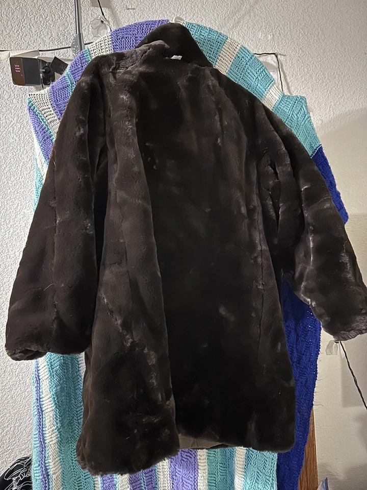 Coat pho fur brown reversable large Very Soft - Image 2 of 4