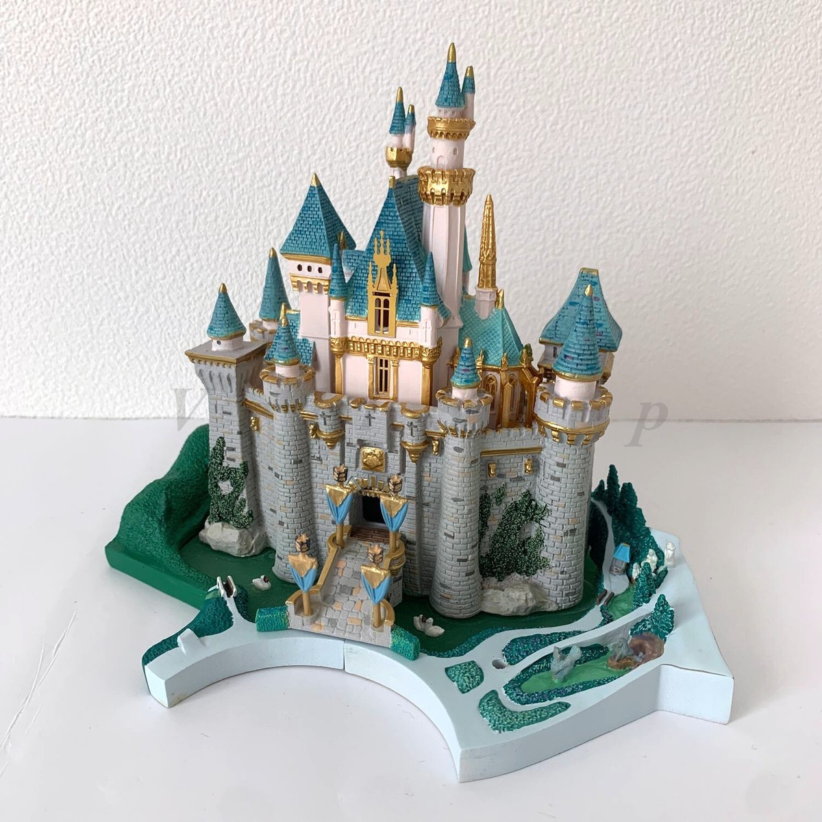 Disneyland ミニチュアモデル　ケース付き Disneyland California SLEEPING BEAUTY CASTLE Diorama Miniature