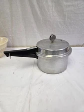 Mirro-Matic 4 qt Deluxe Pressure Pan Cooker M-0294 Vintage Cooker With Weight