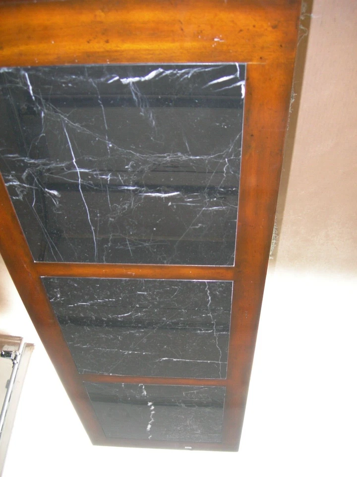 Maitland Smith Aged Regency 桃花心木 Crotch Veneer 餐具柜带黑色大理石 — 第 2/4 张图片