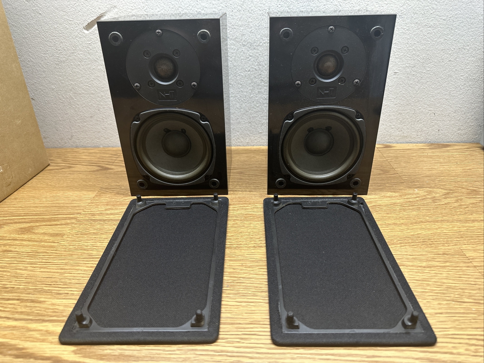 Vtg NHT Speaker System SuperZero Bookshelf Speakers (Pair) Now Hear