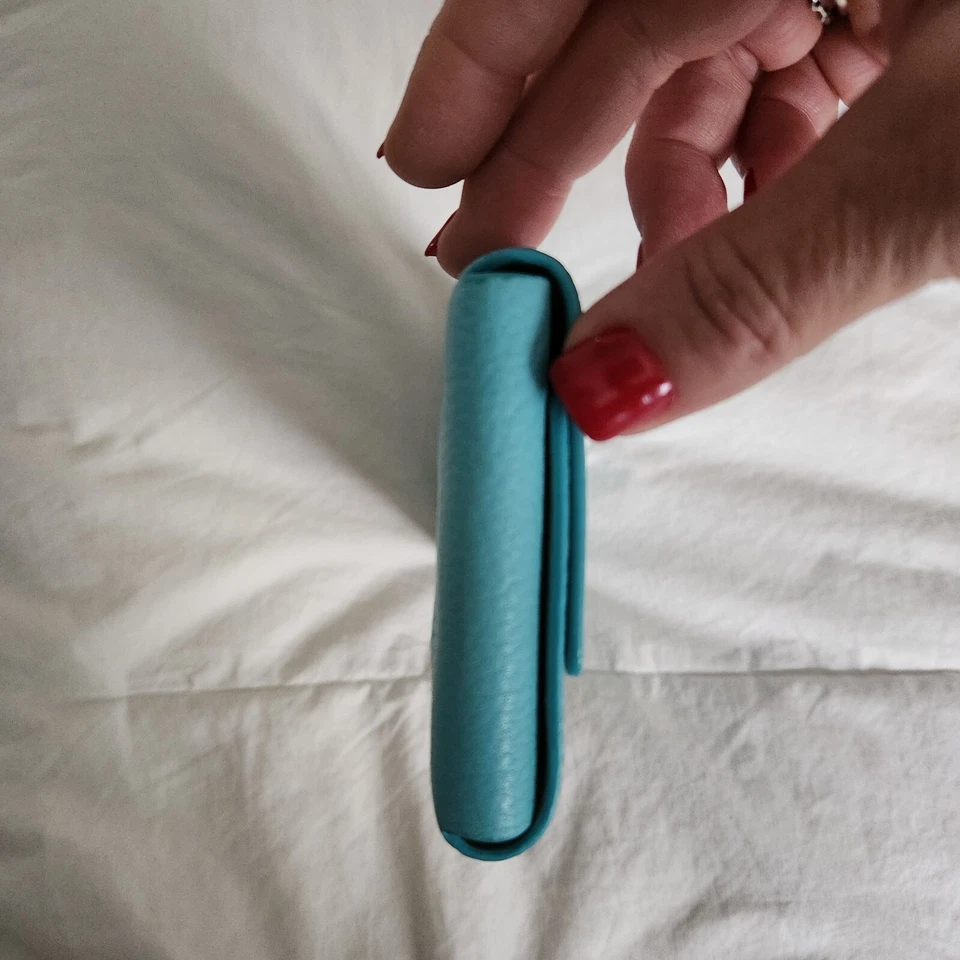 Estuche de viaje para joyería con pendiente fósil (solo estuche) de cuero  Foto 2 de 4