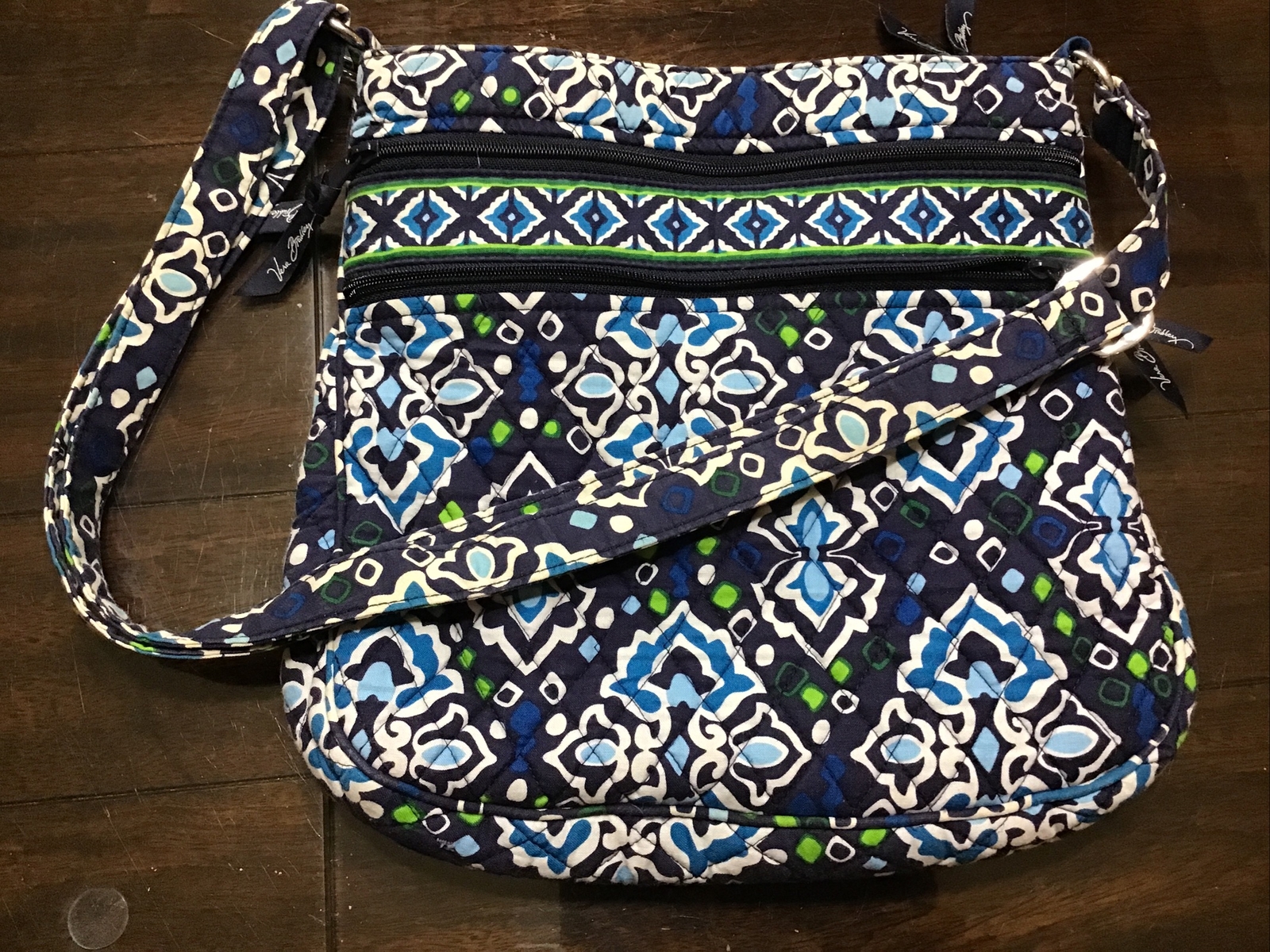 VERA BRADLEY Iconic triple zipper hipster crossbag IN… Gem