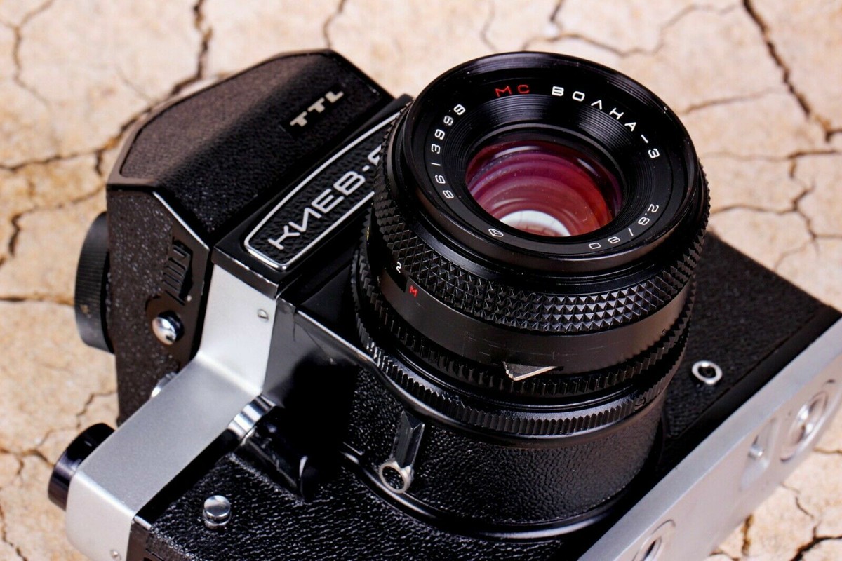 Kiev 60 Avec Objectif MC Volna 3 80 Mm F/2.8 – USSR – Testé Et Révisé – Mint