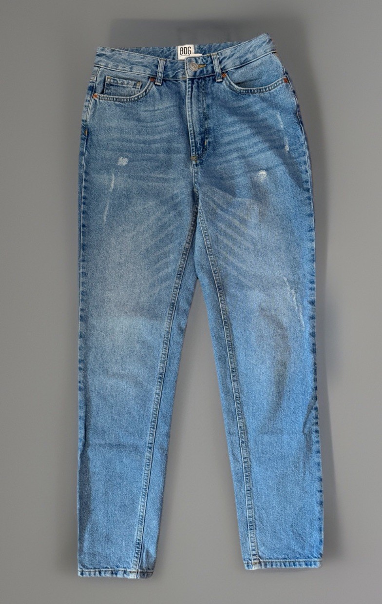 BDG Urban Outfitters MOM HIGH-RISE JEANS SIZE 26 medium wash straight leg