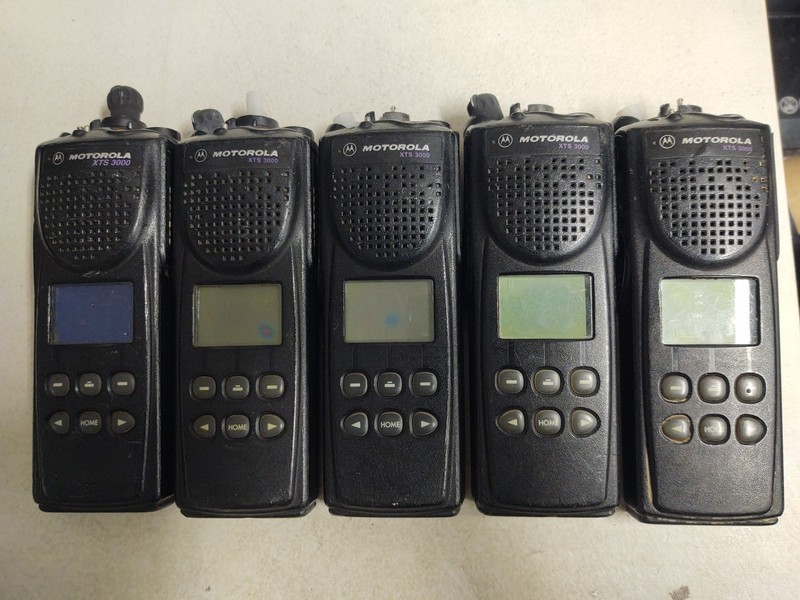 Qty 5 lot Motorola XTS3000 II 800mhz portable radios H09UCF9PW7BN BAD DISPLAYS