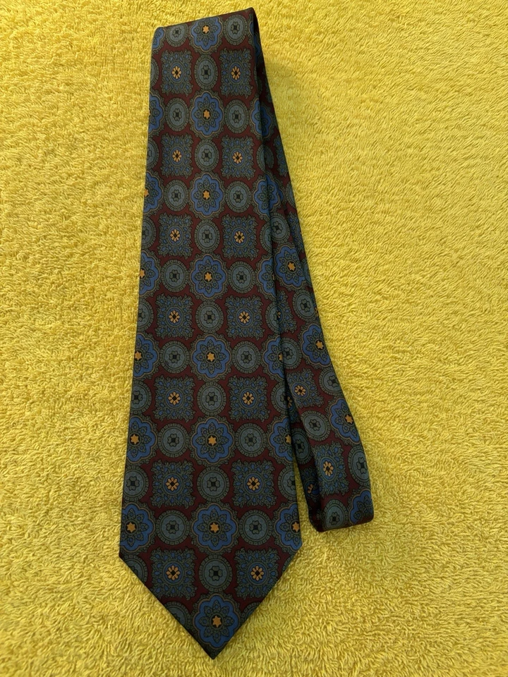 RICHEL 100% Silk Tie Burgundy w/ Fancy Print 3 7/8"W x 56"L Made in Spain EUC - Image 3 of 4