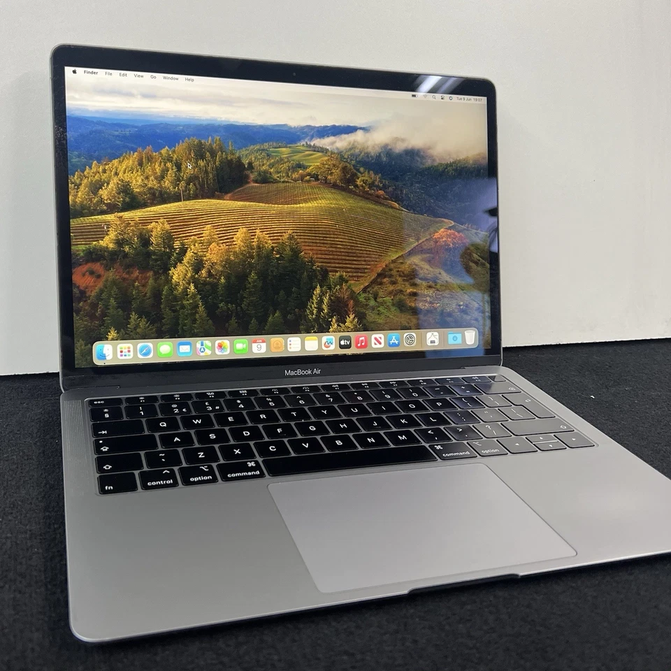 Apple MacBook Air 13" 2019 · i5 · 16GB · 256GB, photo 1 of 5