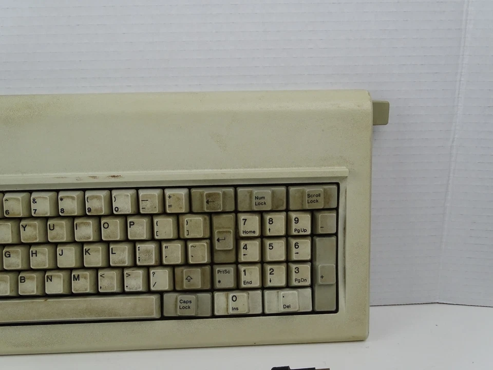 Teclado vintage IBM modelo F 83 teclas para 5150 5160 PC XT 1503206 - como no está probado Foto 3 de 4