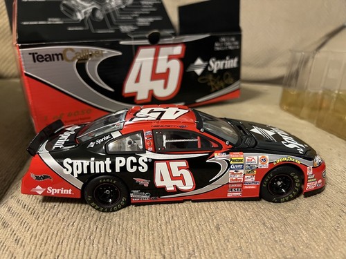 Kyle Petty #45 Sprint Dodge 2001 Team Caliber Autographed - Picture 8 of 20