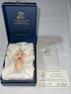 R. JOHN WRIGHT BOUTONNIERE KEWPIE FELT CLOTH PIN LE 2001 #0342