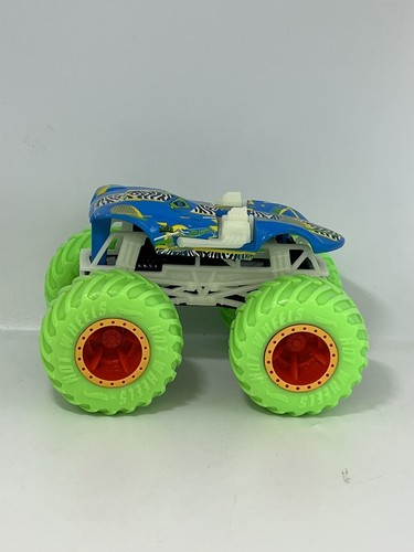Hot Wheels Monster Trucks Glow Twin Mill Shark Wreak Neon 1:64 Diecast Vehicle - Picture 17 of 21