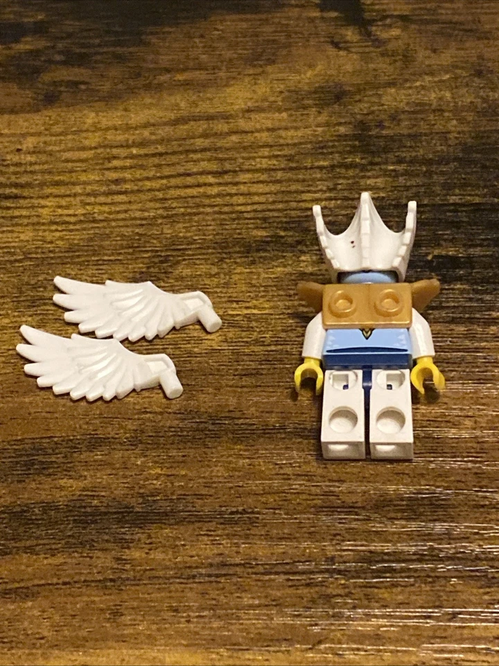 LEGO Ewar Minifigura Perla Armadura Dorada, Faltan Puntos de Fijación de Ala Foto 2 de 2