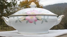 NORITAKE "AZALEA" JAPANESE FINE CHINA HANDLED COVERED TUREEN with the GOLD FINIA