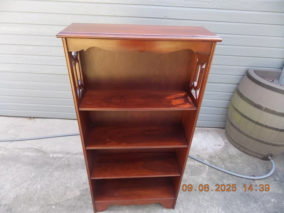 Bonita estantería vintage de caoba con calado lateral en estante superior 0 envío y devolución Foto 3 de 4