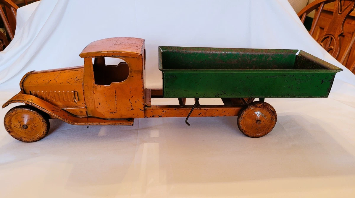 Camion ancien Steelcraft Mack de l'armée pour la
