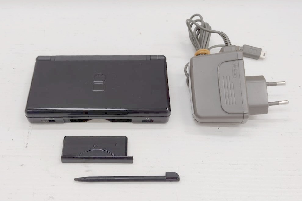 Console Nintendo DS Lite nera con Caricatore e Pennino - FUNZIONANTE