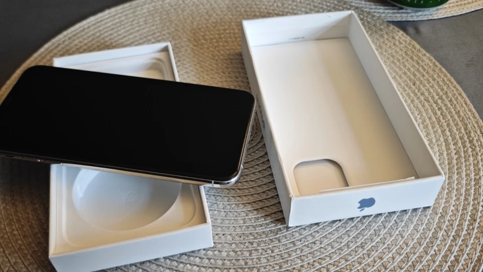 Apple iPhone 11 Pro Max · 128GB, photo 4 of 5